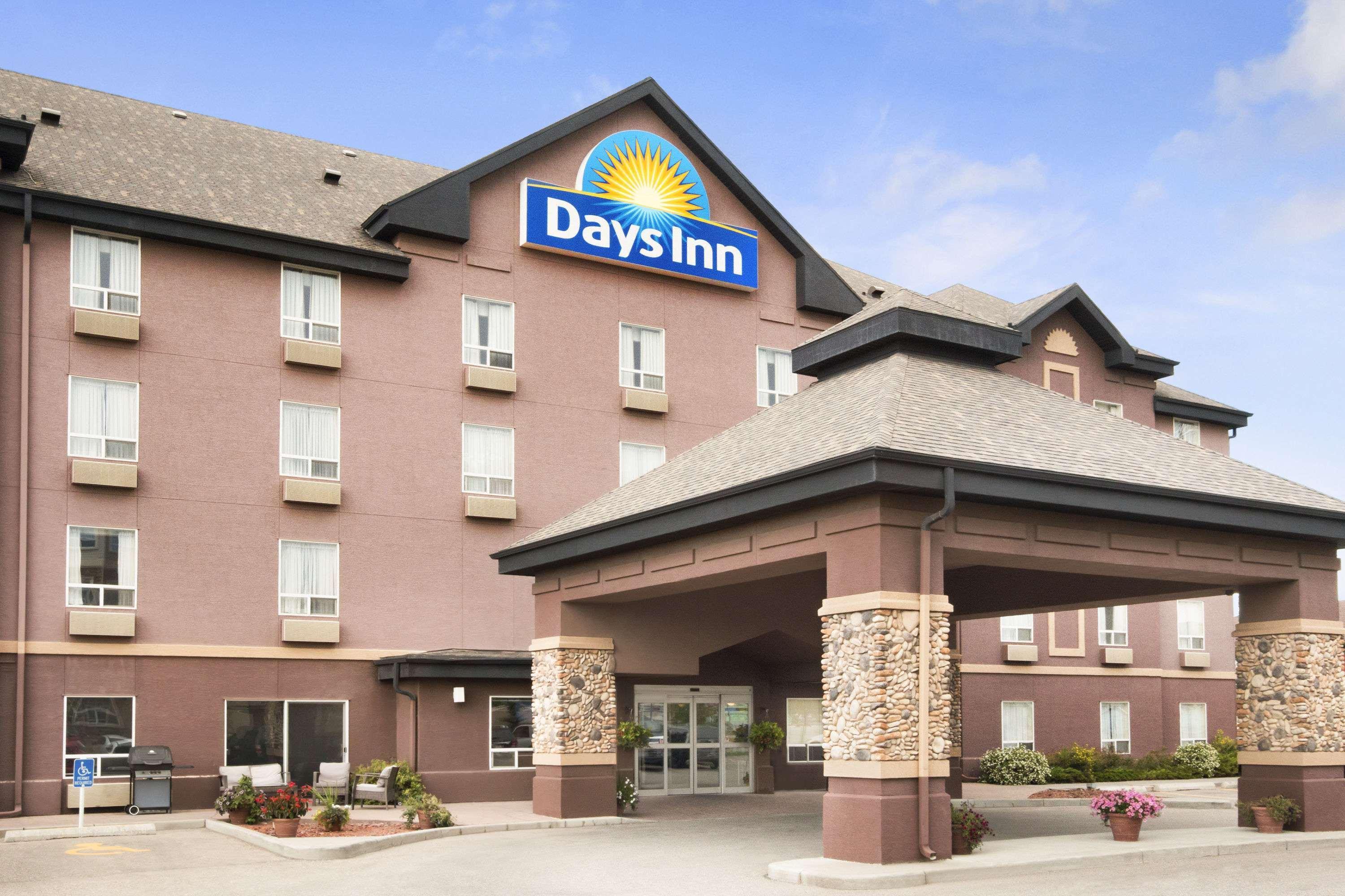 Days Inn By Wyndham Calgary Airport Экстерьер фото