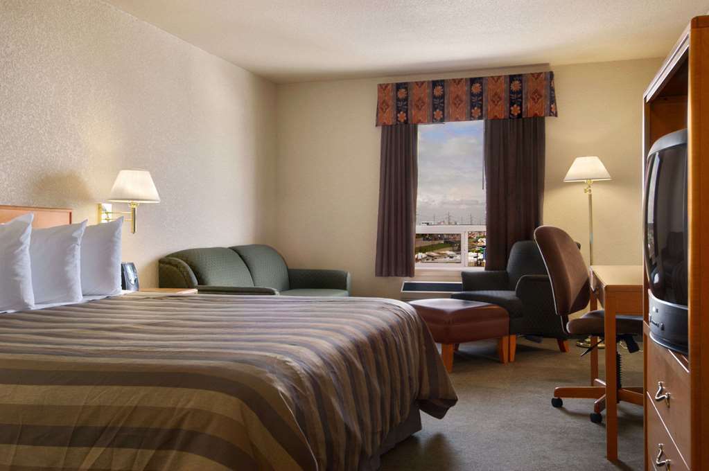 Days Inn By Wyndham Calgary Airport Номер фото