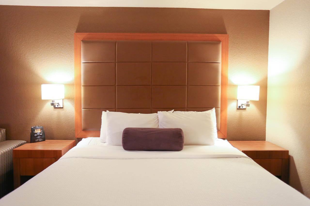 Days Inn By Wyndham Calgary Airport Экстерьер фото