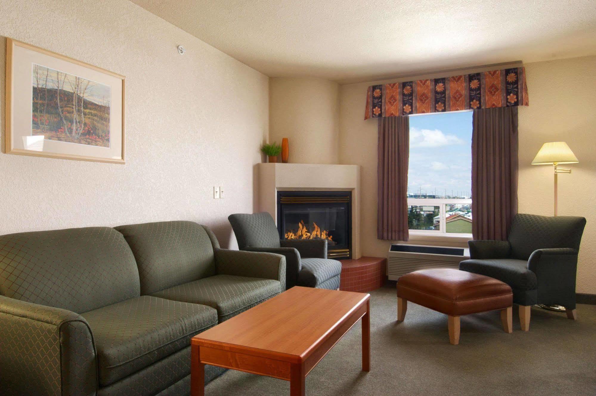 Days Inn By Wyndham Calgary Airport Номер фото